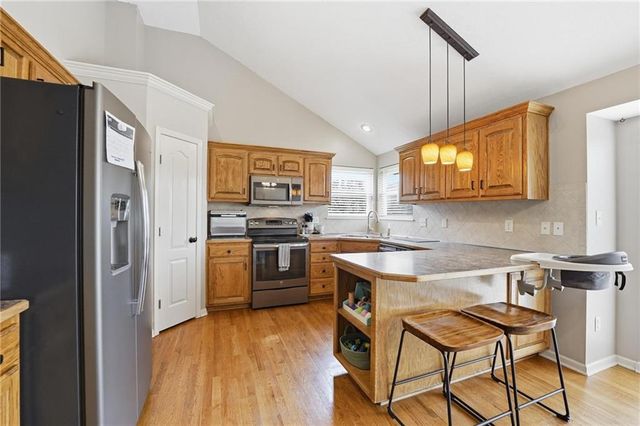 521 Cedar Falls Court, Raymore, MO 64083