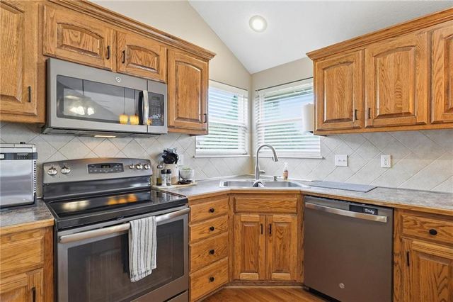521 Cedar Falls Court, Raymore, MO 64083