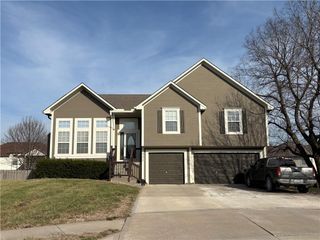 521 Cedar Falls Court, Raymore, MO 64083