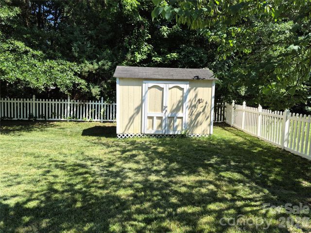 6229 Roseway Court, Harrisburg, NC 28075
