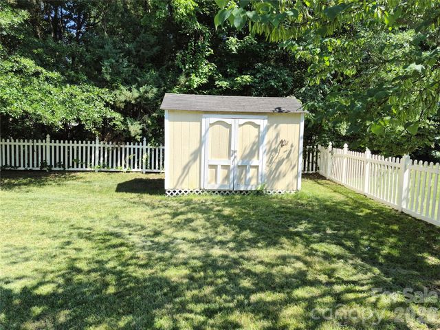 6229 Roseway Court, Harrisburg, NC 28075