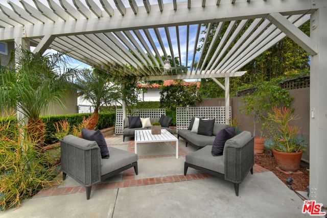 4170 Crisp Canyon Road, Sherman Oaks, CA 91403