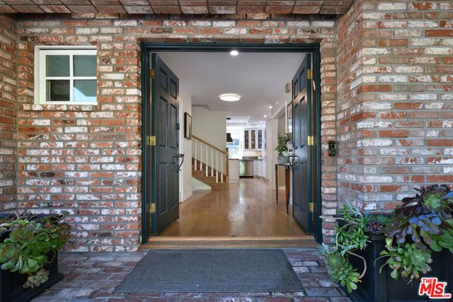 4170 Crisp Canyon Road, Sherman Oaks, CA 91403