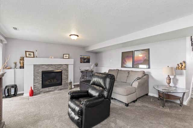 3905 Belair Drive, Urbandale, IA 50323