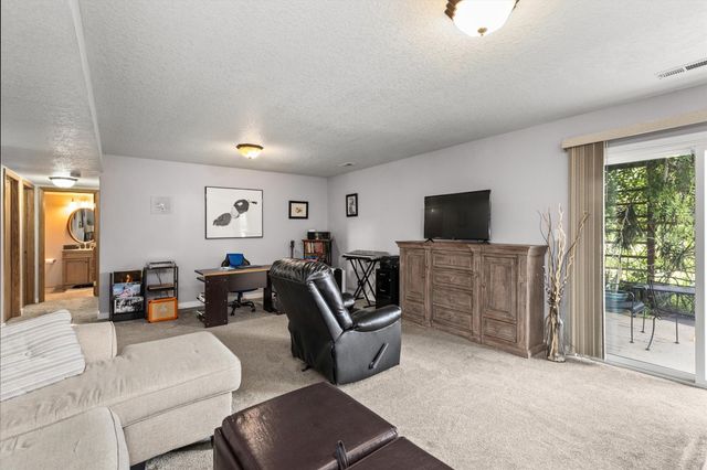 3905 Belair Drive, Urbandale, IA 50323