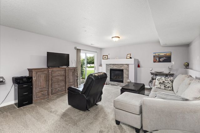 3905 Belair Drive, Urbandale, IA 50323