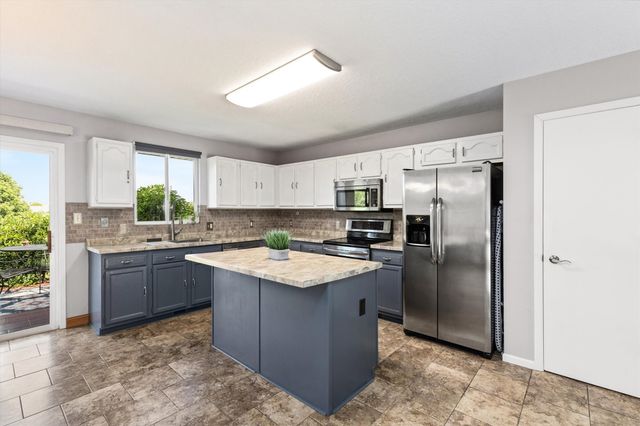 3905 Belair Drive, Urbandale, IA 50323
