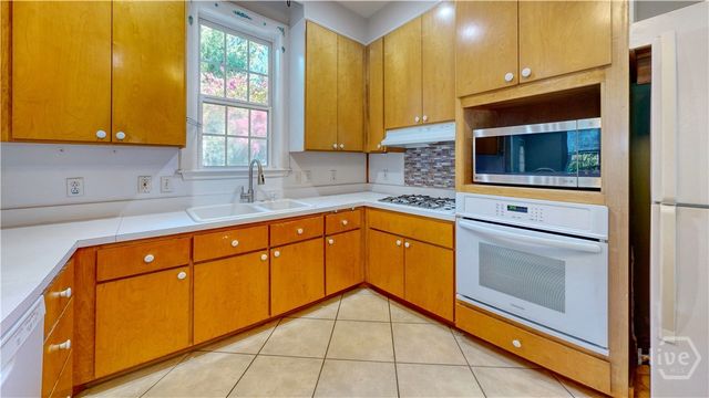 2607 Governor Street, Savannah, GA 31408