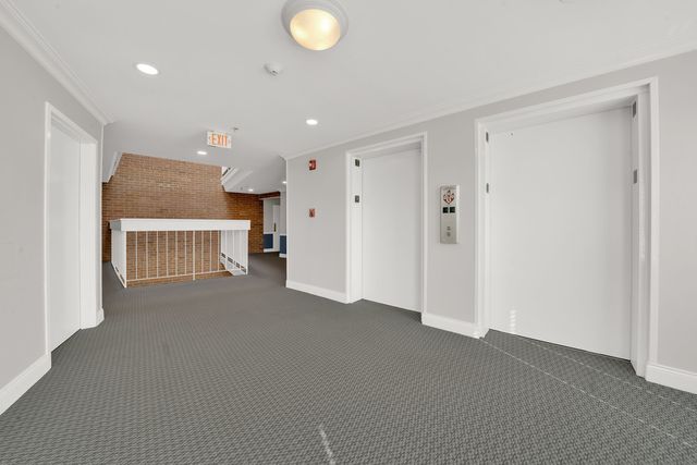 601 Lake Hinsdale Drive 301, Willowbrook, IL 60527