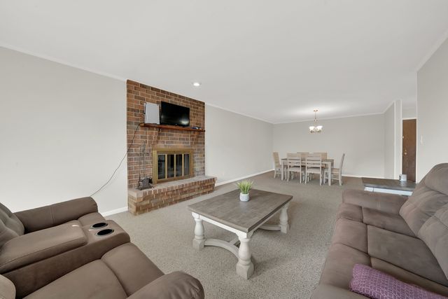 601 Lake Hinsdale Drive 301, Willowbrook, IL 60527