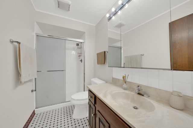 601 Lake Hinsdale Drive 301, Willowbrook, IL 60527