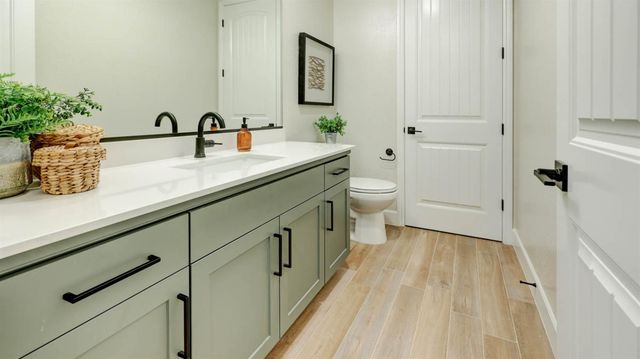 11206 N Via Ravenna Drive, Fresno, CA 93730