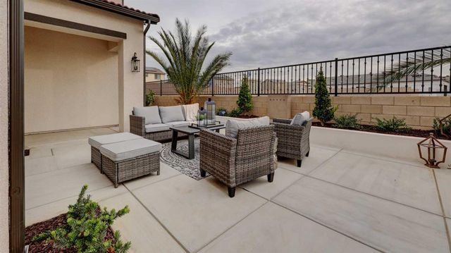 11206 N Via Ravenna Drive, Fresno, CA 93730