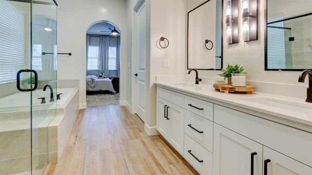 11206 N Via Ravenna Drive, Fresno, CA 93730