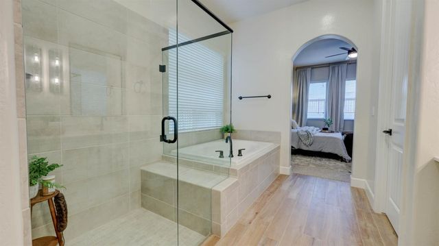 11206 N Via Ravenna Drive, Fresno, CA 93730