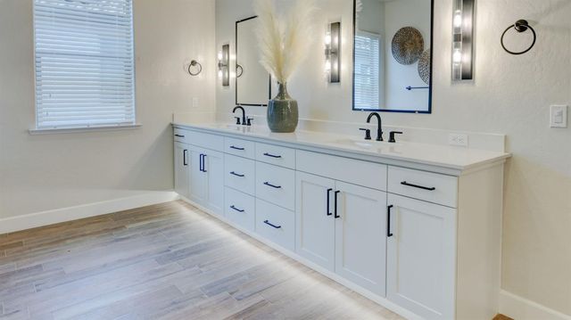 11206 N Via Ravenna Drive, Fresno, CA 93730