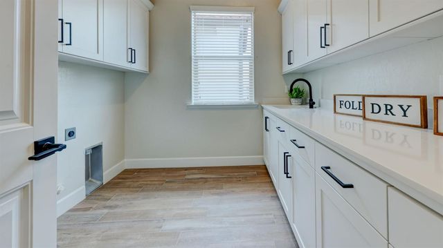 11206 N Via Ravenna Drive, Fresno, CA 93730