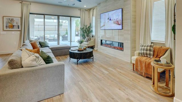 11206 N Via Ravenna Drive, Fresno, CA 93730