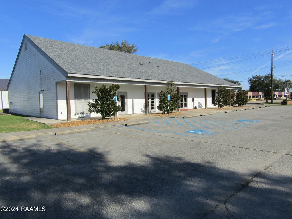 521 N Lewis Street, New Iberia, LA 70563