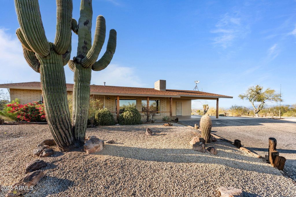860 FALCON Drive, Wickenburg, AZ 85390