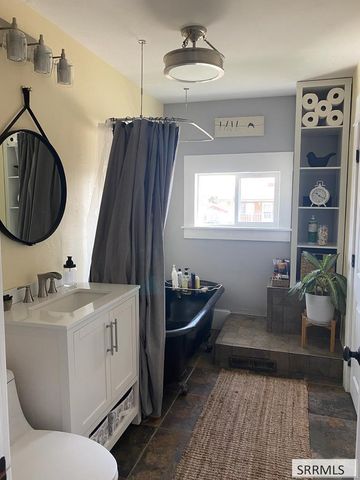 95 N Spruce Avenue, Blackfoot, ID 83221