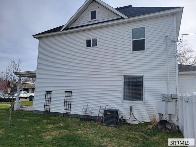 95 N Spruce Avenue, Blackfoot, ID 83221