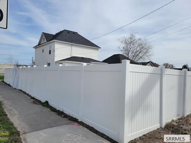 95 N Spruce Avenue, Blackfoot, ID 83221