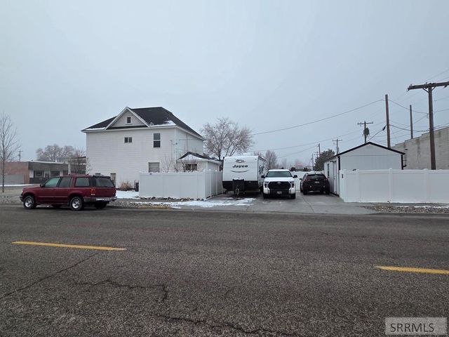 95 N Spruce Avenue, Blackfoot, ID 83221