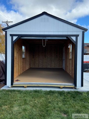 95 N Spruce Avenue, Blackfoot, ID 83221