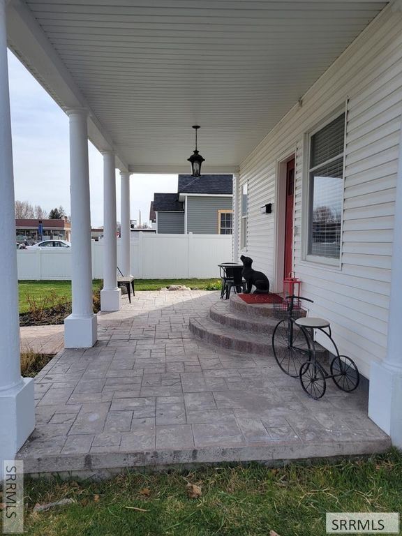 Image 3 of property listing at 95 N Spruce Street, Blackfoot, ID 83221