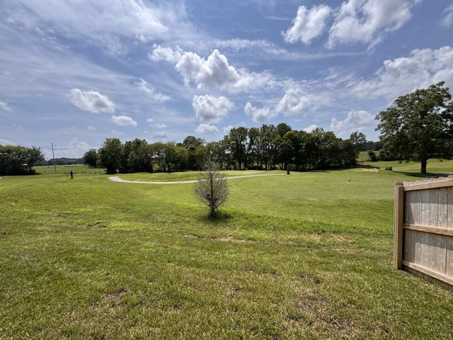 520 W Foxrun, Springfield, TN 37172