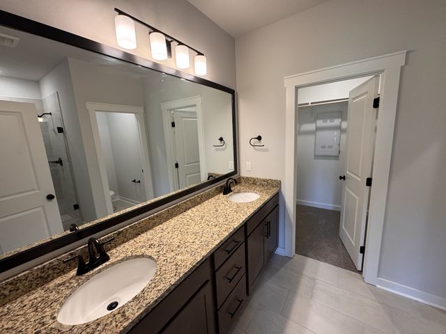 520 W Foxrun, Springfield, TN 37172