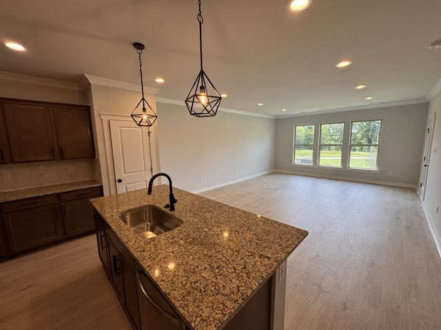 520 W Foxrun, Springfield, TN 37172