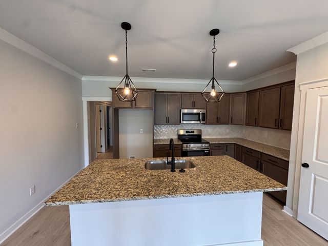 520 W Foxrun, Springfield, TN 37172