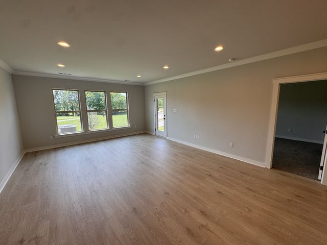 520 W Foxrun, Springfield, TN 37172