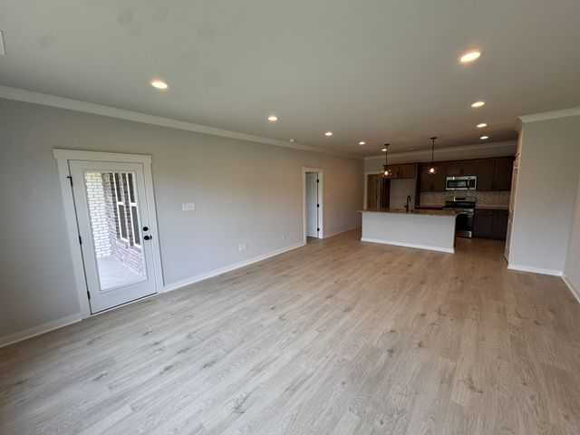 520 W Foxrun, Springfield, TN 37172