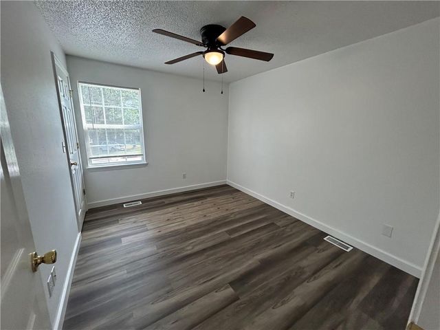 323 Hamilton Drive, Warrensburg, MO 64093