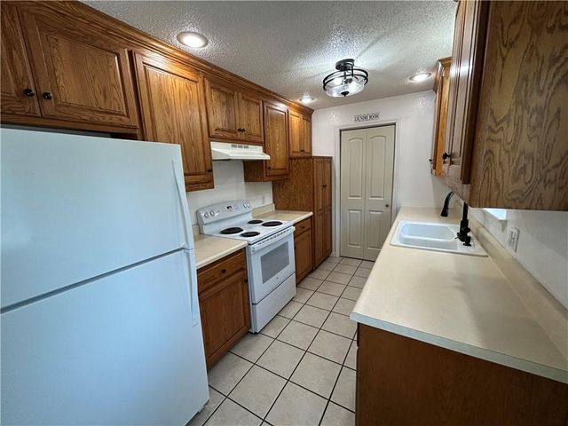 323 Hamilton Drive, Warrensburg, MO 64093