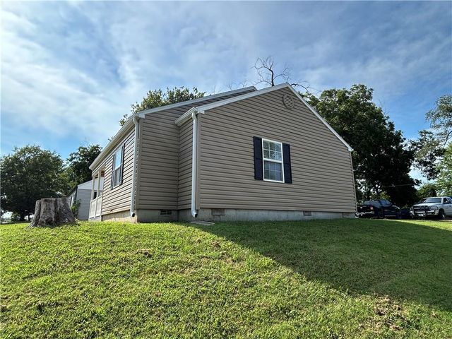 323 Hamilton Drive, Warrensburg, MO 64093