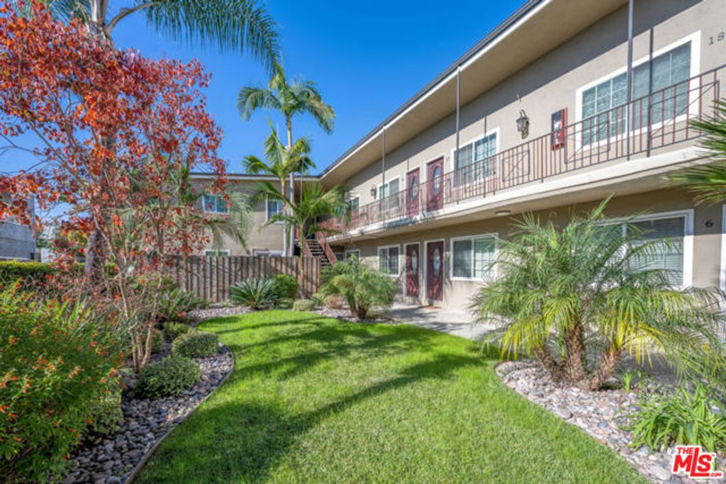 276 S Sierra Madre Boulevard, Pasadena, CA 91107