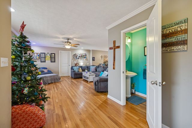 301 W King St, Morrison, TN 37357