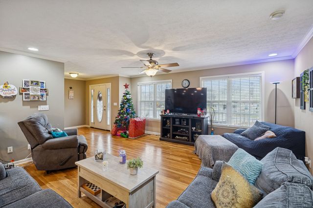 301 W King St, Morrison, TN 37357