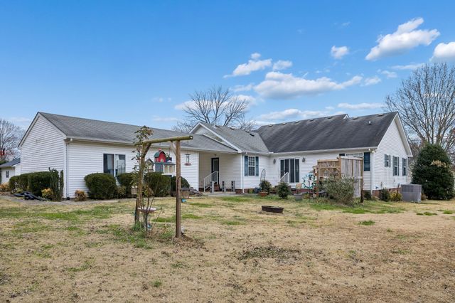 301 W King St, Morrison, TN 37357