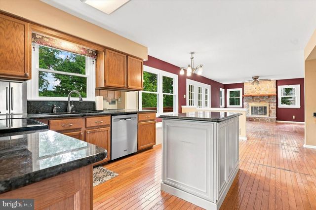216 CASSANDRA DR, Chalfont, PA 18914