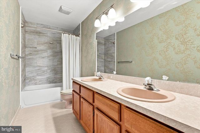 216 CASSANDRA DR, Chalfont, PA 18914