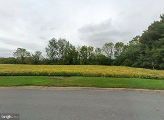 8 PONDEROSA DR, Lancaster, PA 17601