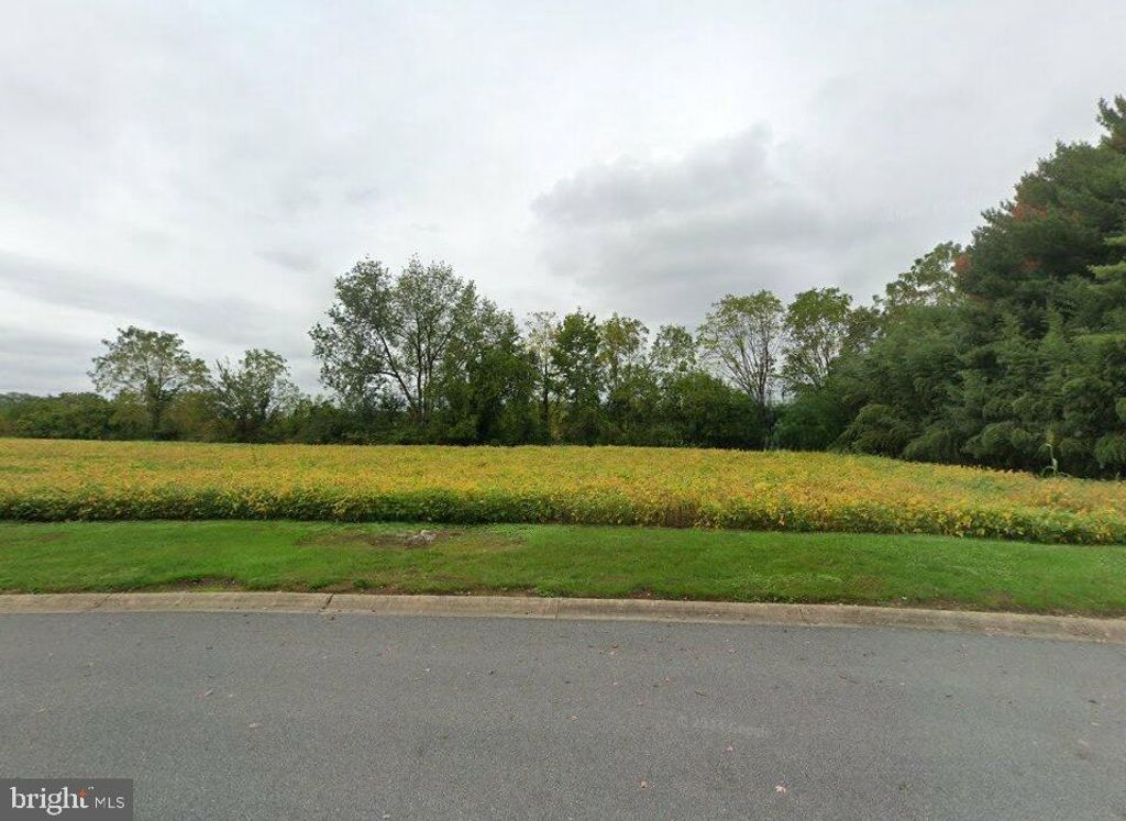 8 PONDEROSA DR, Lancaster, PA 17601