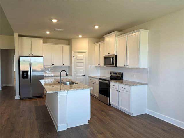 513 W Luna Blue LN, Jarrell, TX 76537