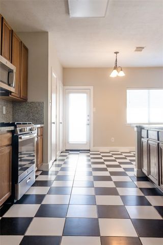 11720 Chanteloup Drive, Houston, TX 77047