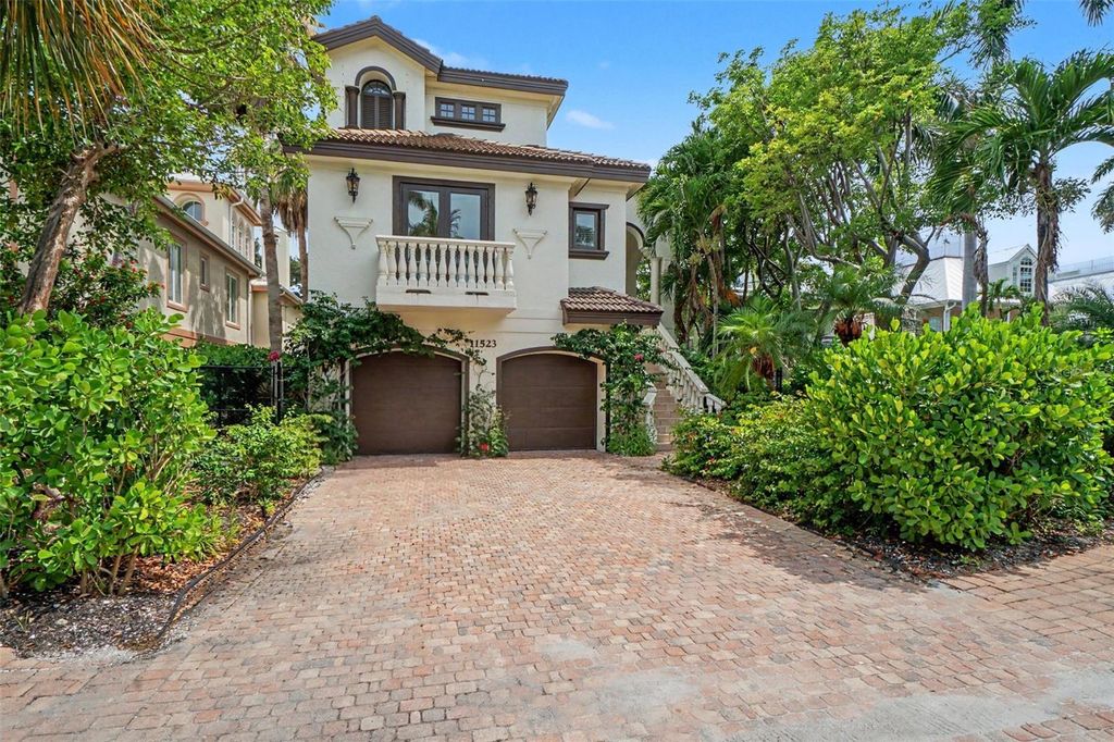 Image 2 of property listing at 11523 ANDY ROSSE LANE, Captiva, FL 33924